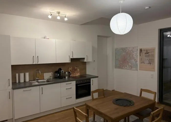 Erdgeschosswohnung Mit Garage Und Innenhof - Westliches * Βιέννη