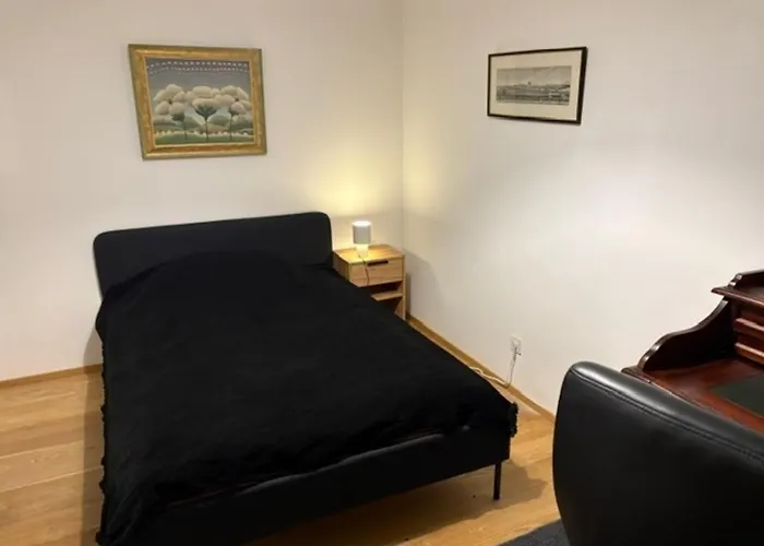 Erdgeschosswohnung Mit Garage Und Innenhof - Westliches * Βιέννη