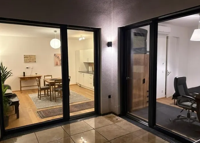 Erdgeschosswohnung Mit Garage Und Innenhof - Westliches Διαμέρισμα