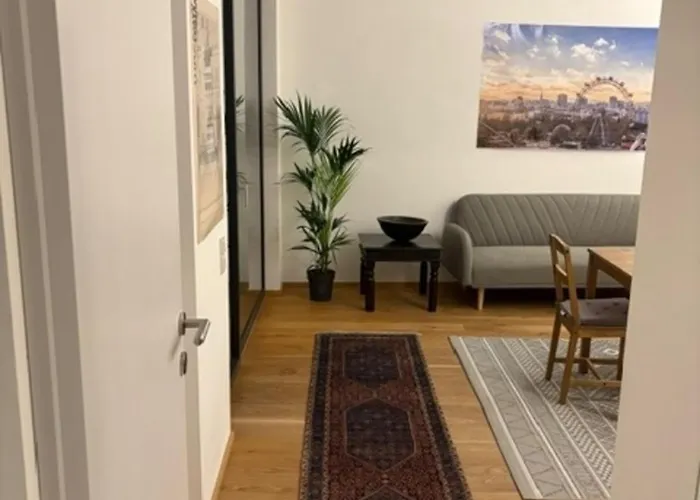 Erdgeschosswohnung Mit Garage Und Innenhof - Westliches *