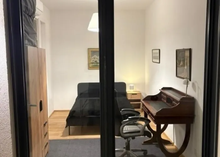 Erdgeschosswohnung Mit Garage Und Innenhof - Westliches